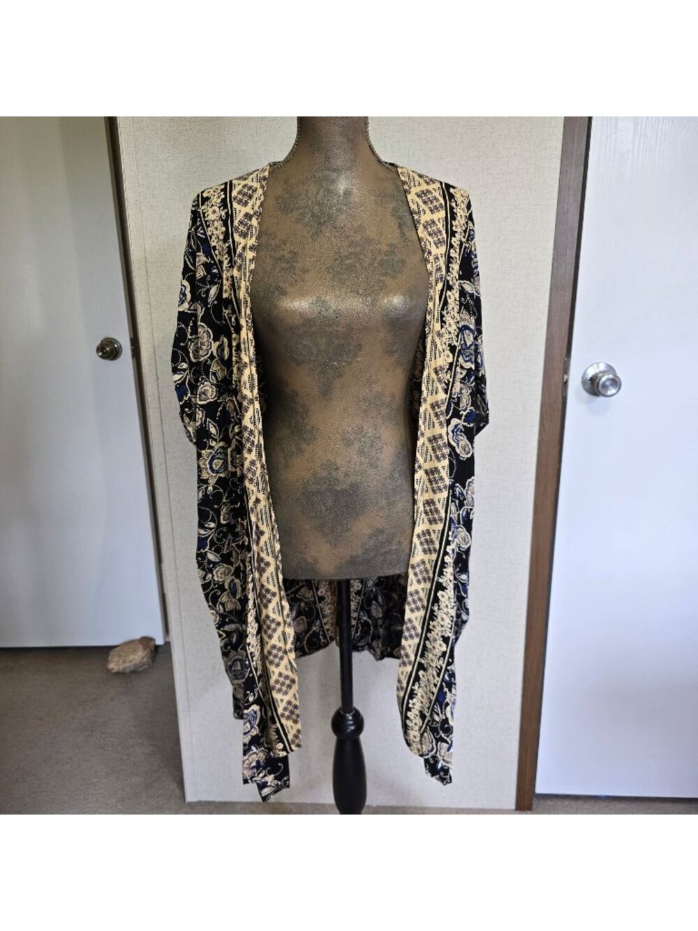Gypsy Love Large Open Front Kimono Cardigan Floral Geometric Black Lightweight